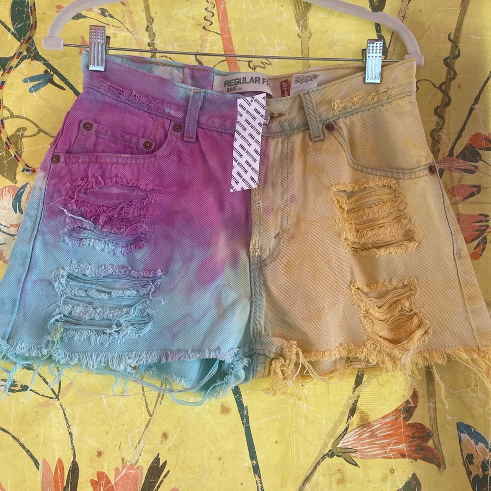 Levi’s tie dye shorts